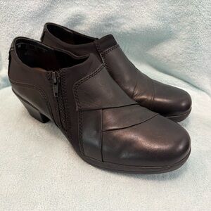 I love Comfort “Marietta” Brown/Black Ankle Booties. Woman’s size 9M.